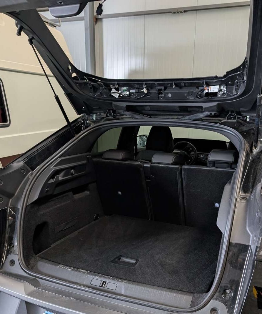 Démontage Peugeot 3008 Hybrid - Étape 2