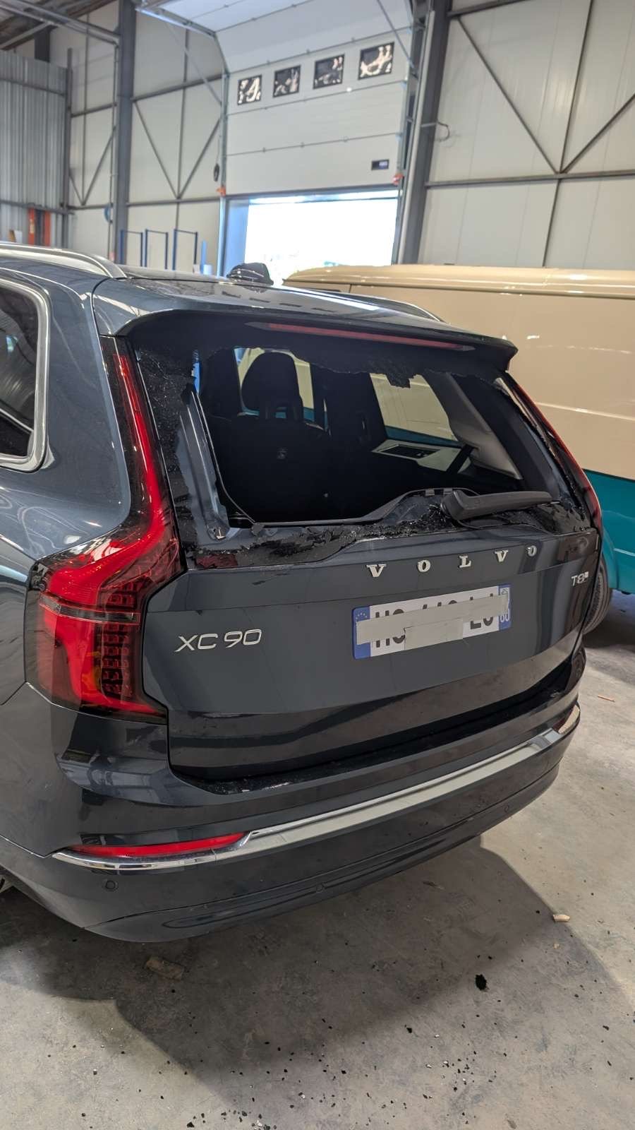 Avant remplacement vitre Volvo XC90